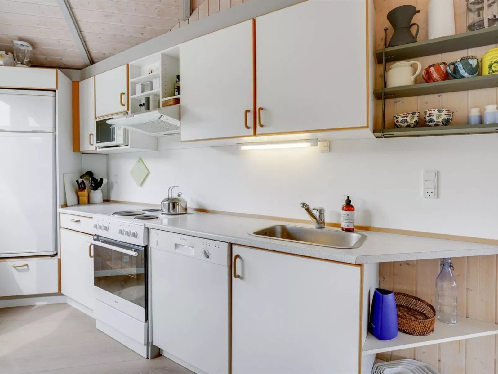 "Ely" - 300m from the sea-Inside