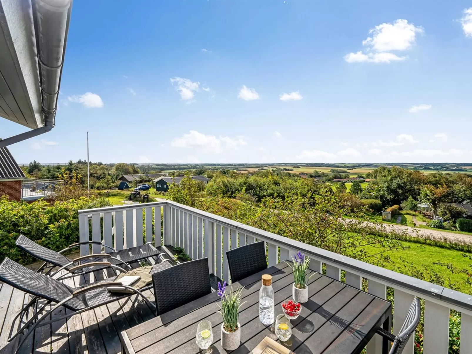 "Brenda" - 300m to the fjord-Outside