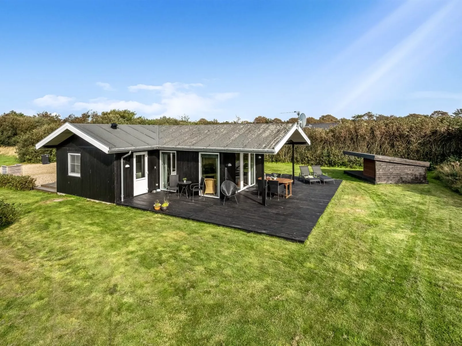 "Holm" - 700m to the fjord-Outside