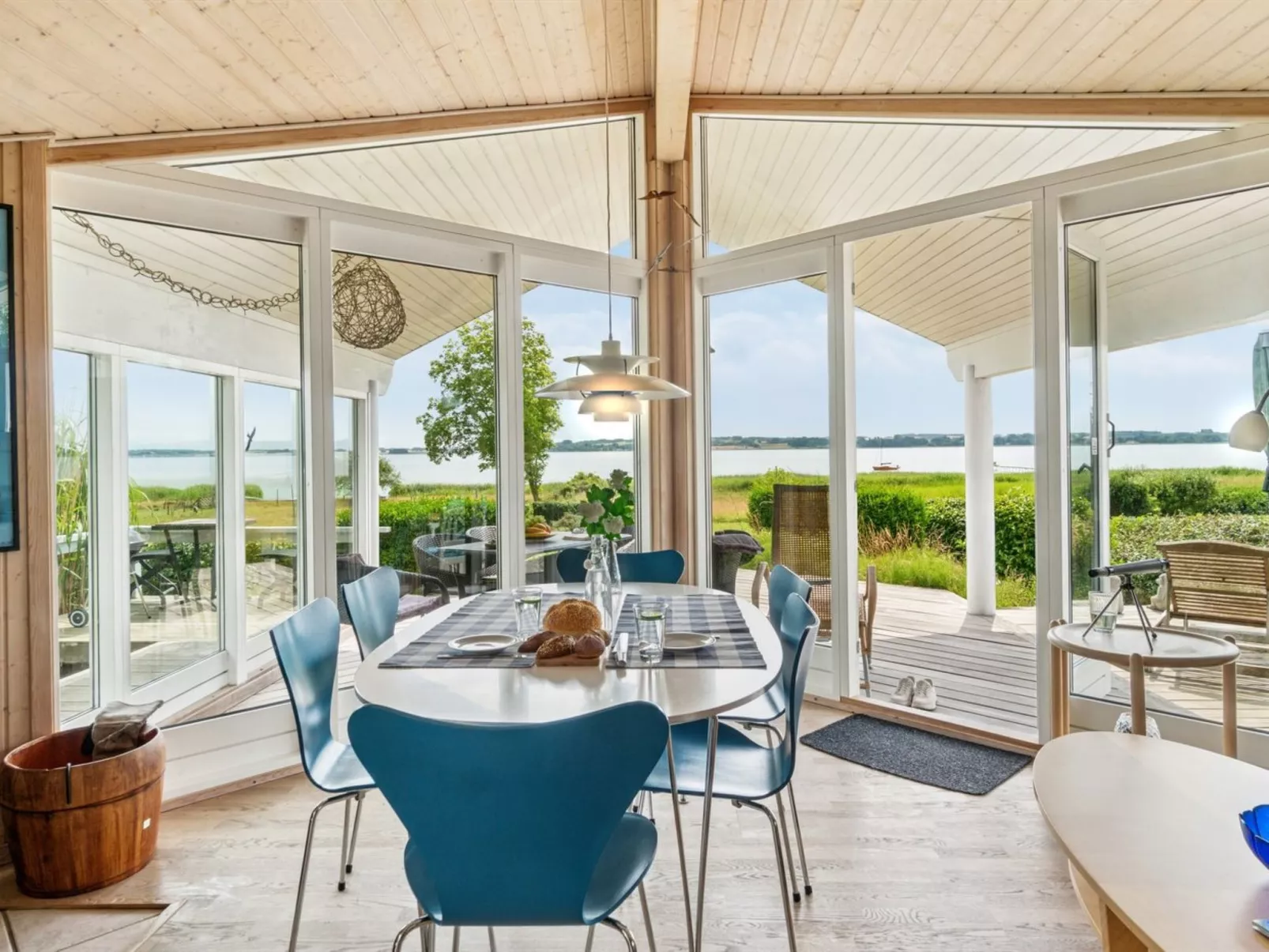 "Brunman" - 10m to the fjord-Inside