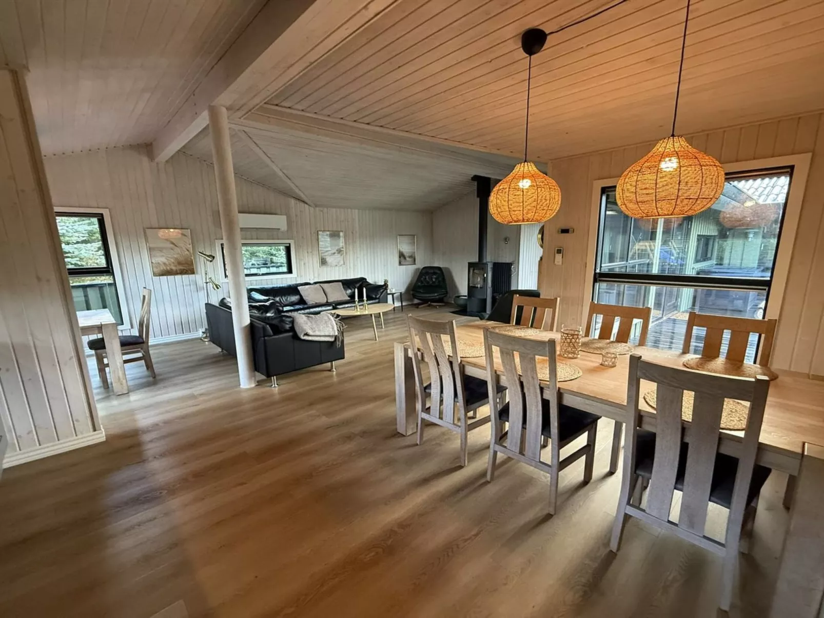 "Glenda" - 3km from the sea-Inside