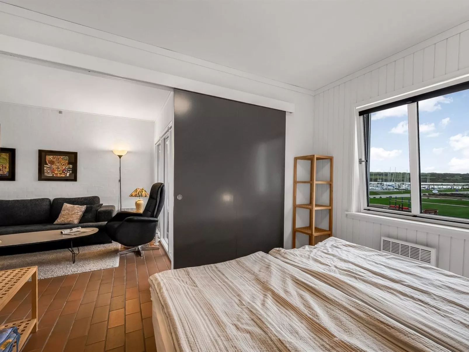 "Alvy" - 100m to the fjord-Inside