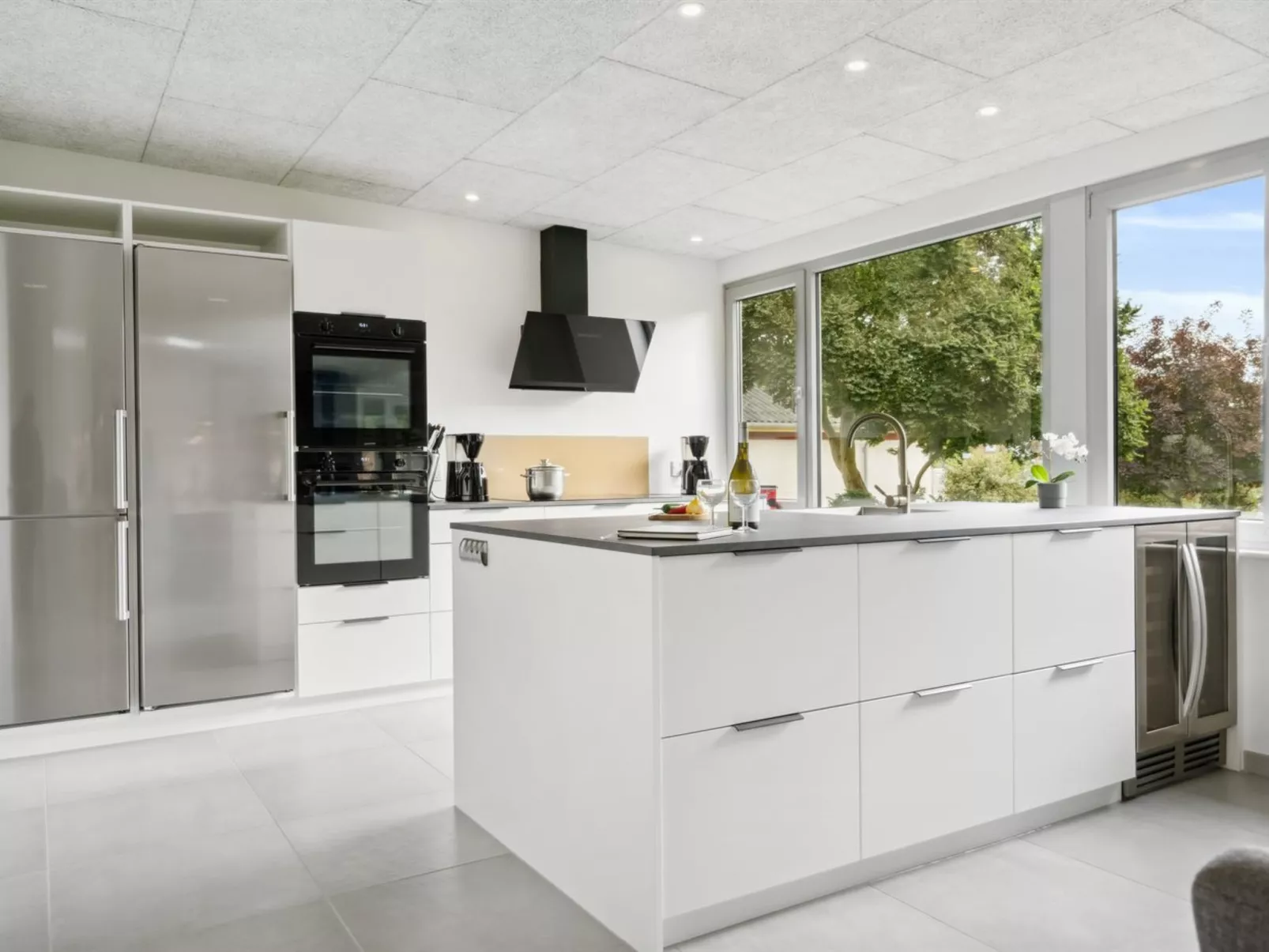 "Elaine" - 350m from the sea-Inside