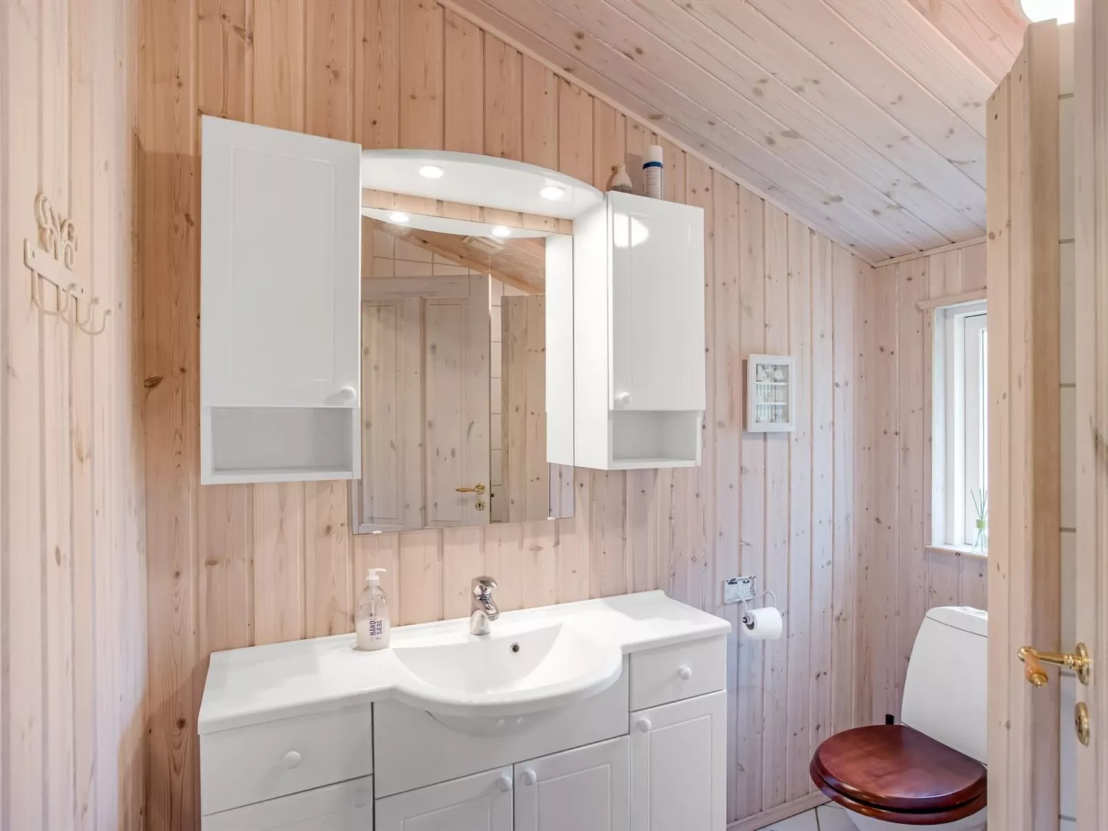 "Thrineke" - 600m from the sea-Inside