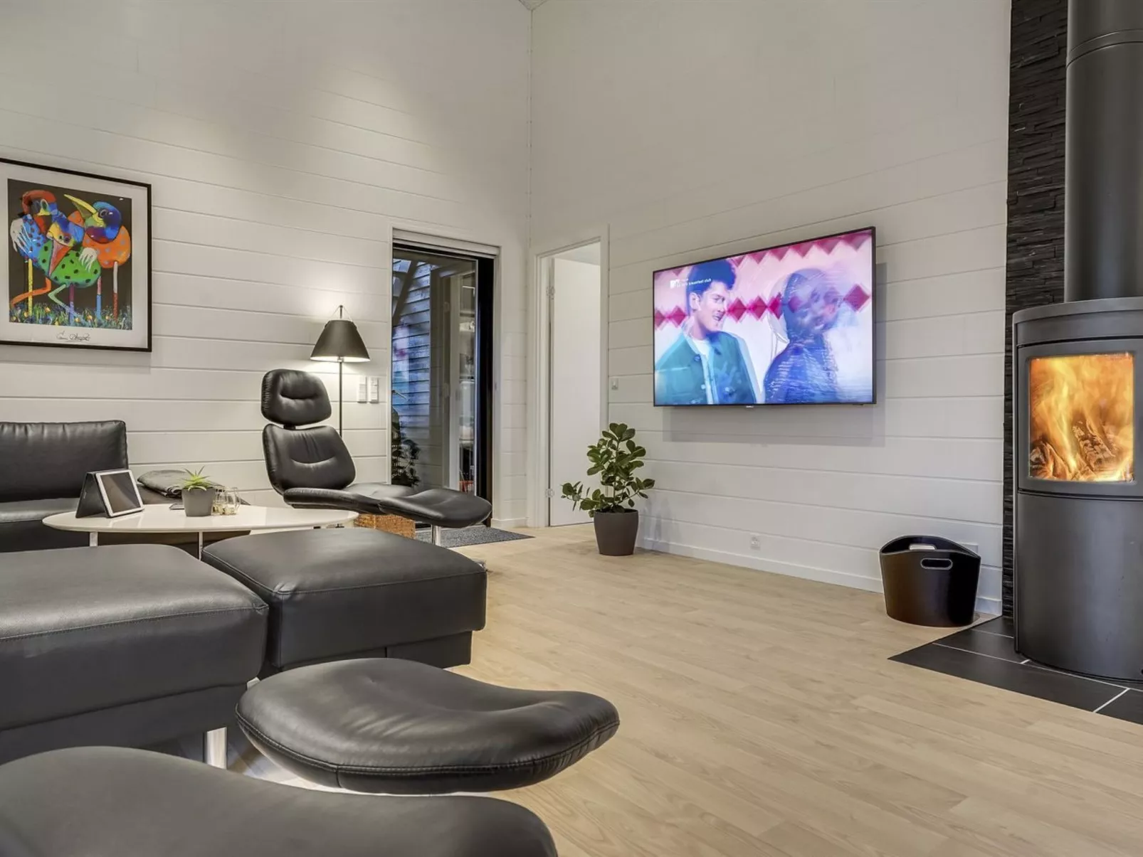 "Jonne" - 200m to the fjord-Drinnen