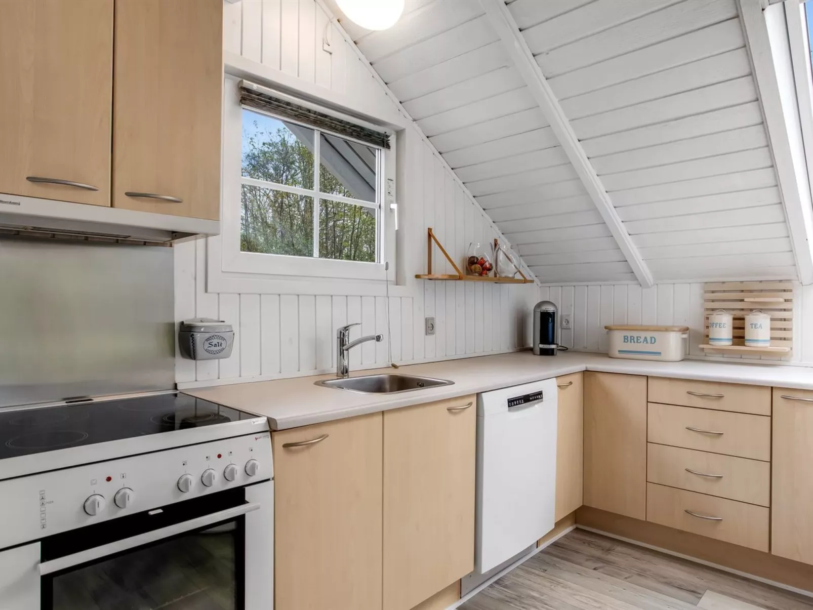 "Anu" - 300m to the fjord-Drinnen