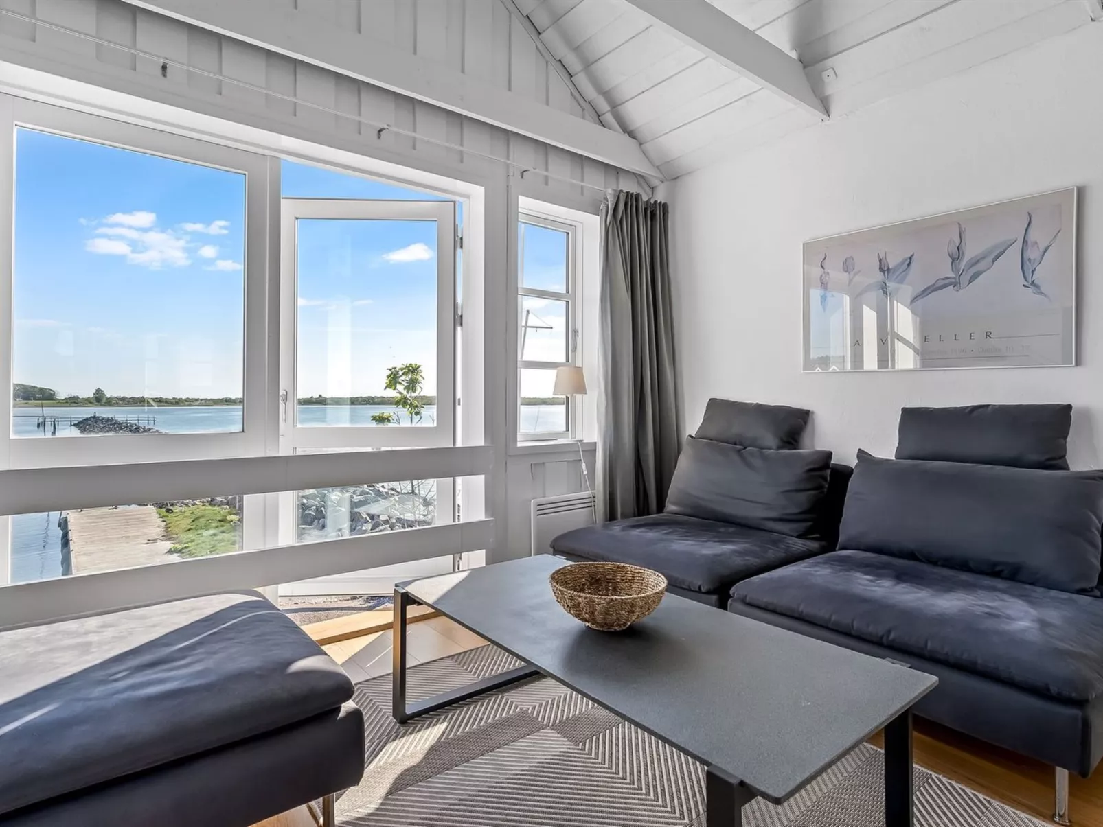 "Adils" - 5m from the sea-Drinnen