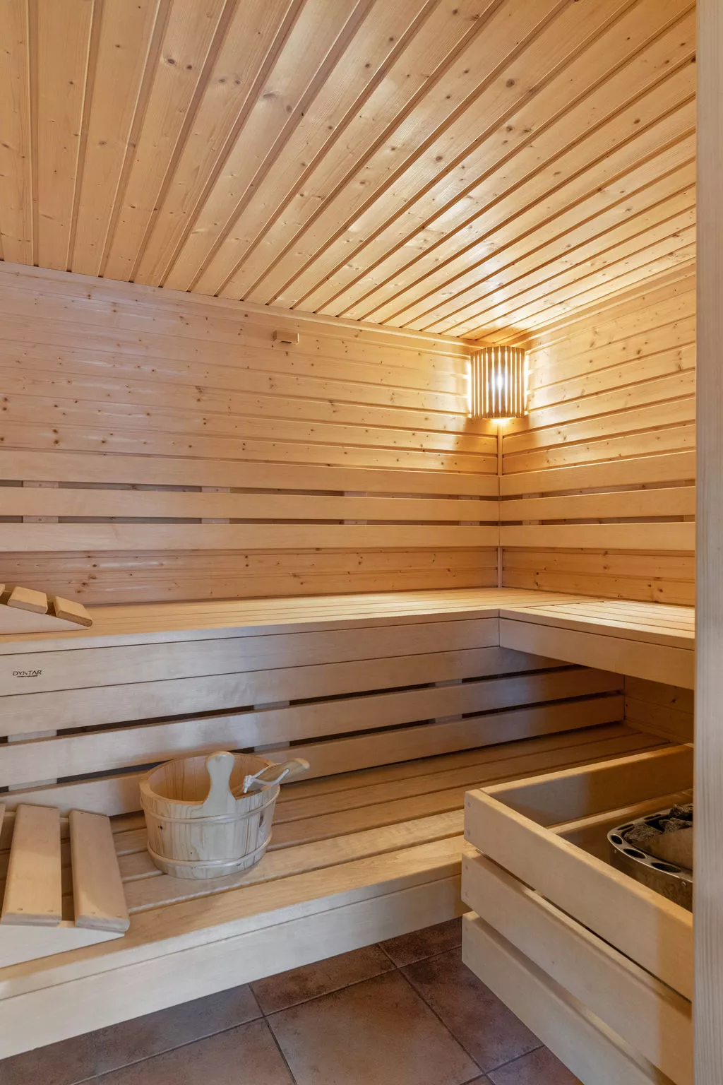 Roubenka Maleč-Inside