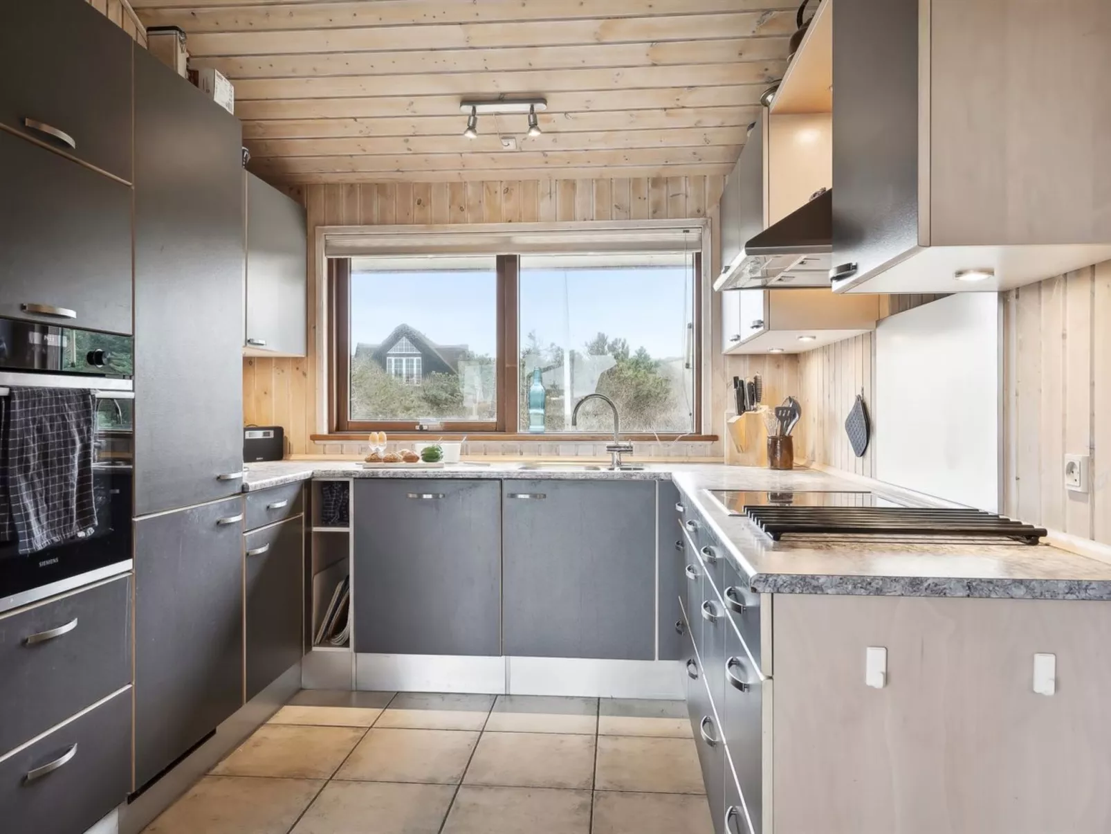 "Gidske" - 300m from the sea-Drinnen