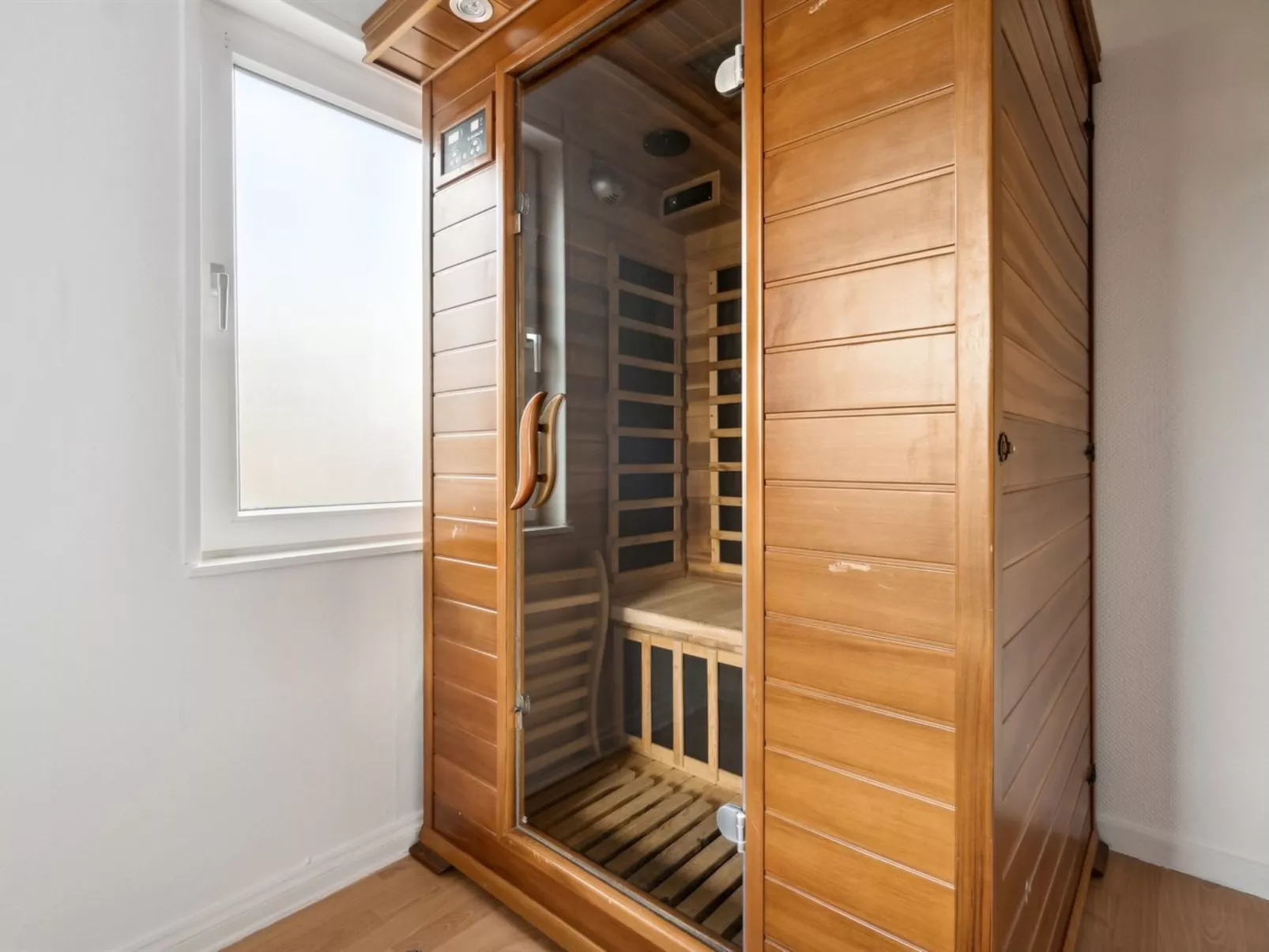 "Elara" - 300m from the sea-Inside