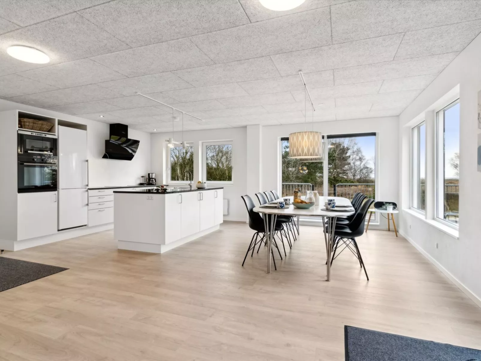 "Thorbiorn" -  from the sea-Drinnen