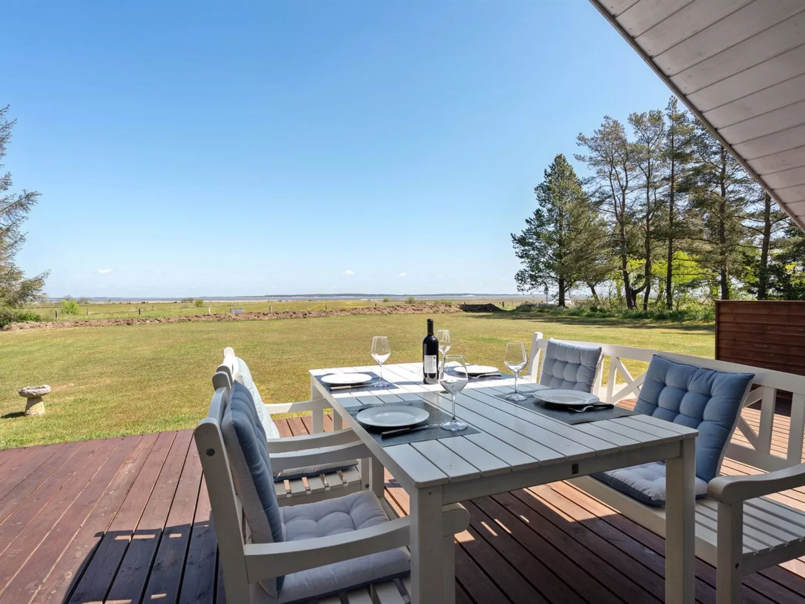 "Saila" - 500m to the fjord-Outside