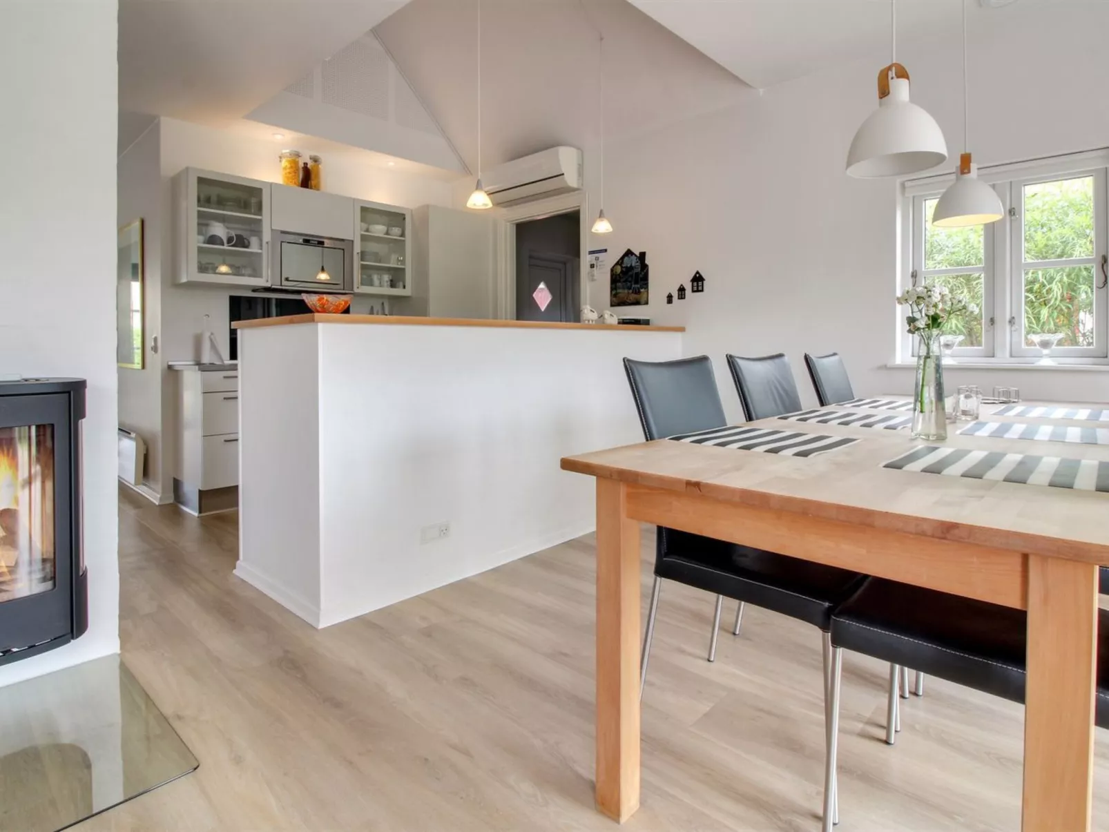 "Moa" - 800m from the sea-Drinnen