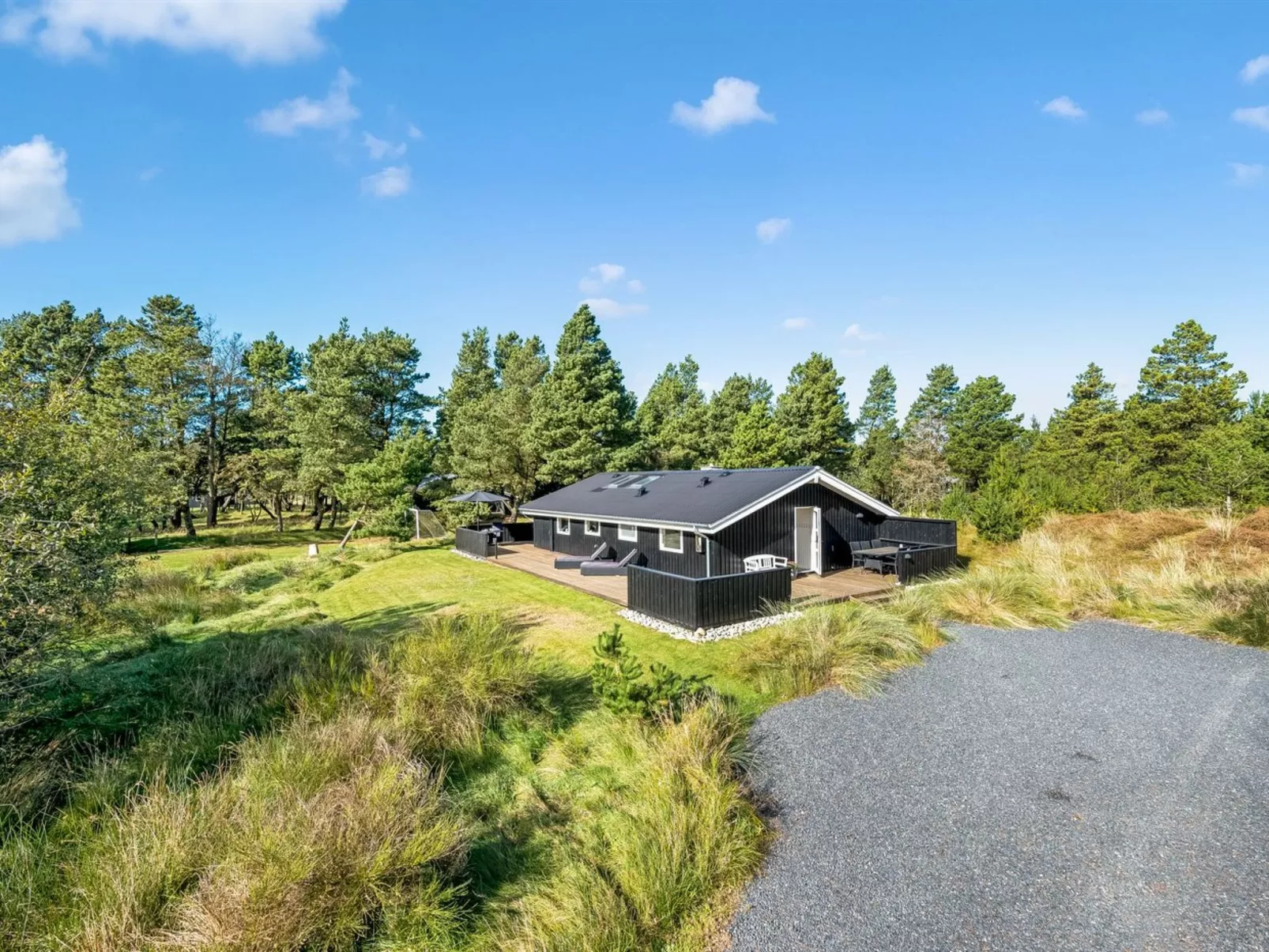 "Eirik" - 2.5km from the sea-Outside