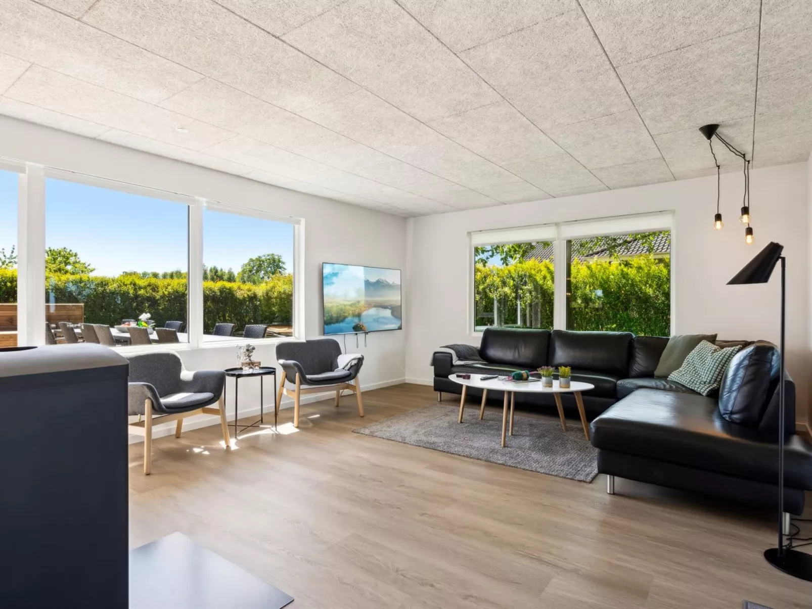 "Eunice" - 850m from the sea-Inside