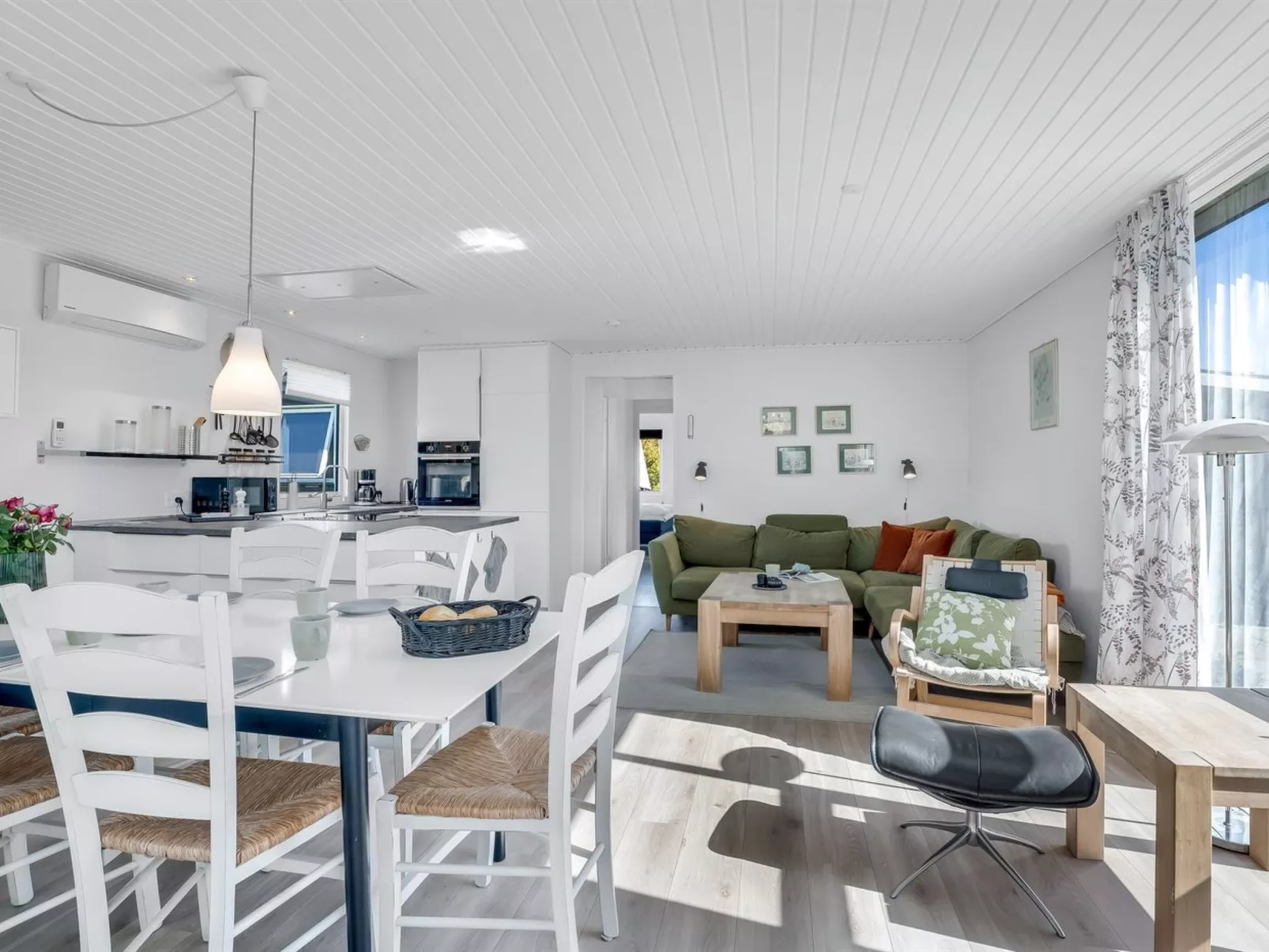 "Stina" - 600m from the sea-Inside