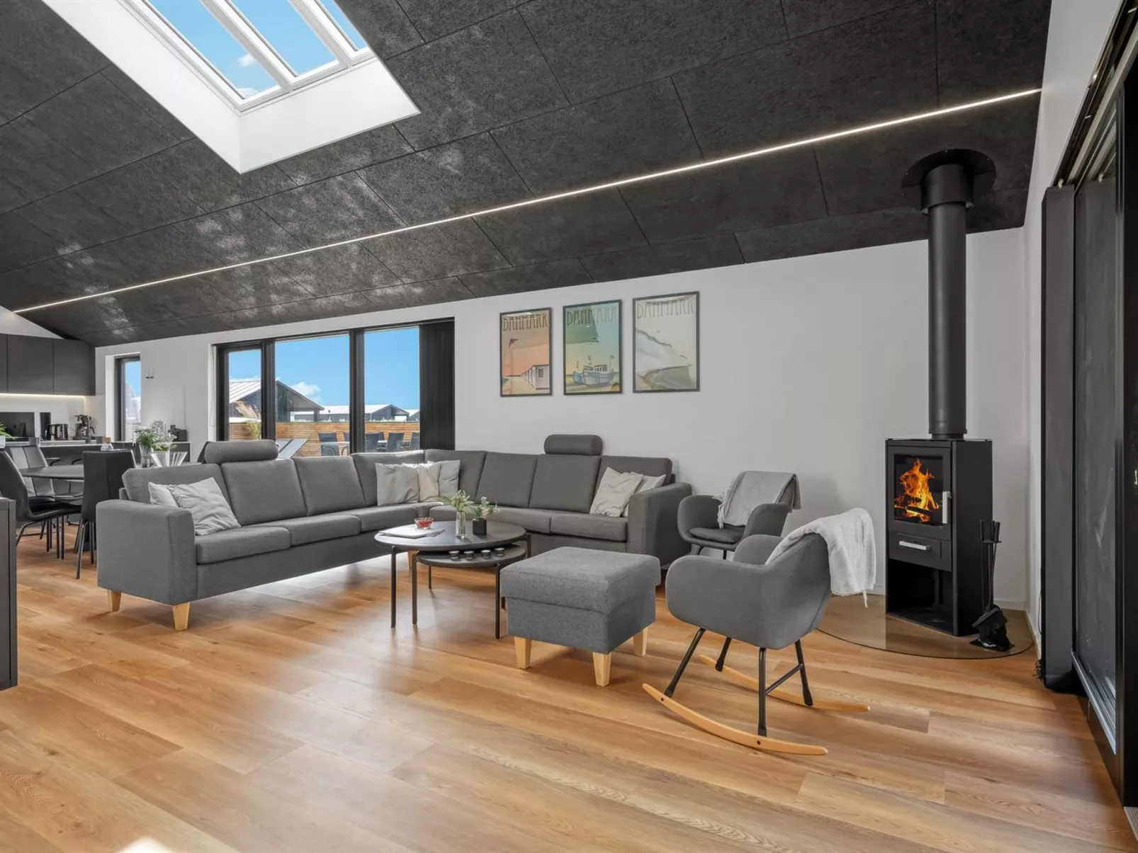 "Udder" - 1.5km from the sea-Inside