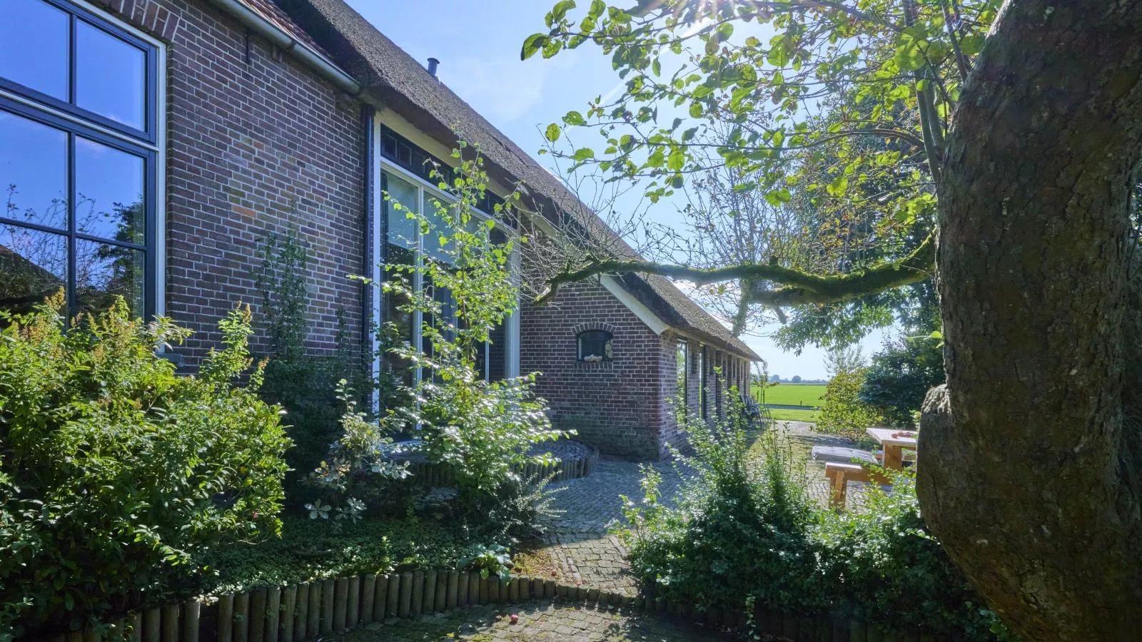 T Voorhuis Kolderveen-Exterior in summer