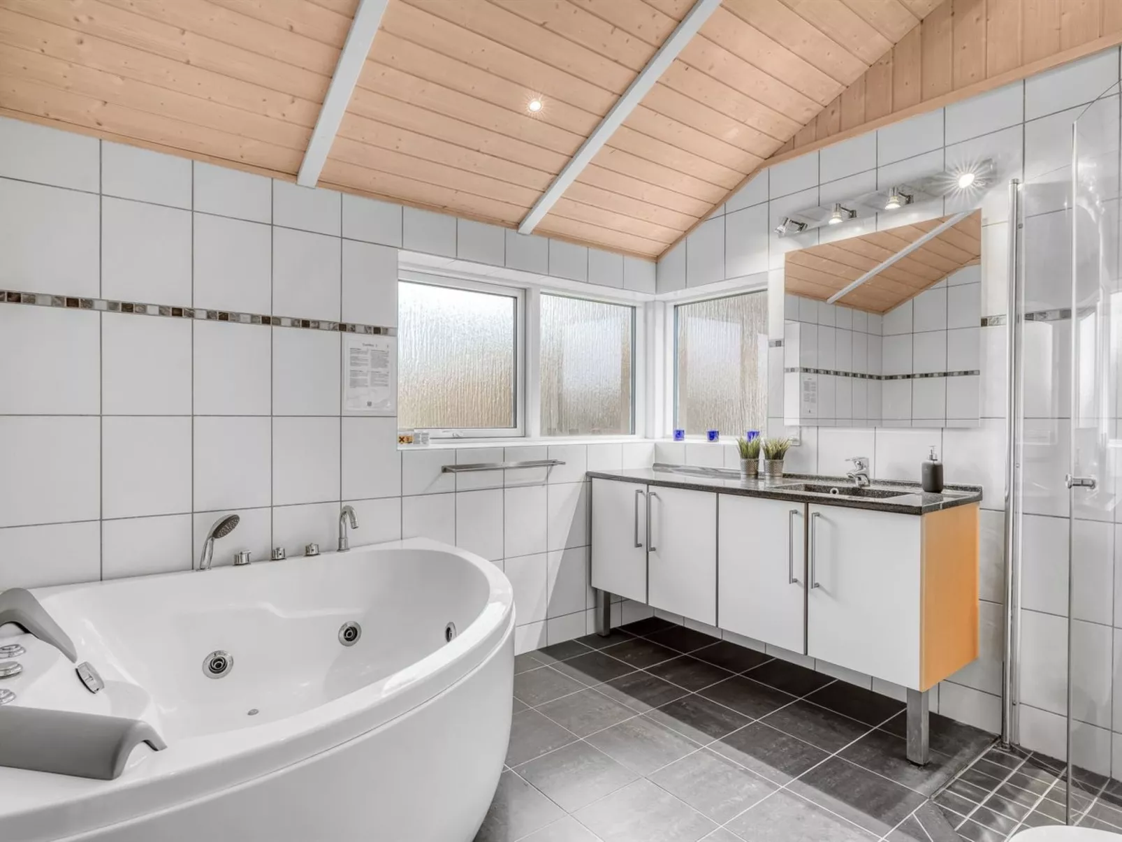 "Næwe" - 10m to the fjord-Drinnen