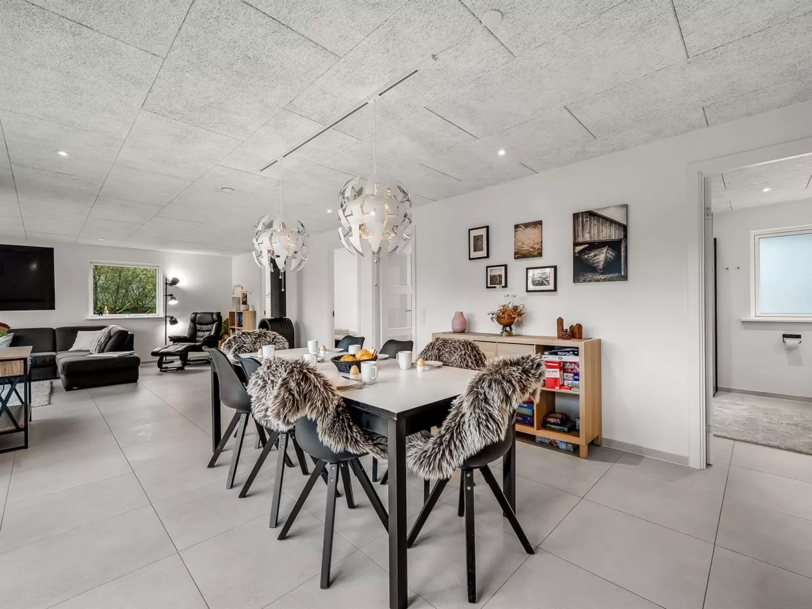 "Elisaveta" - 400m to the fjord-Drinnen