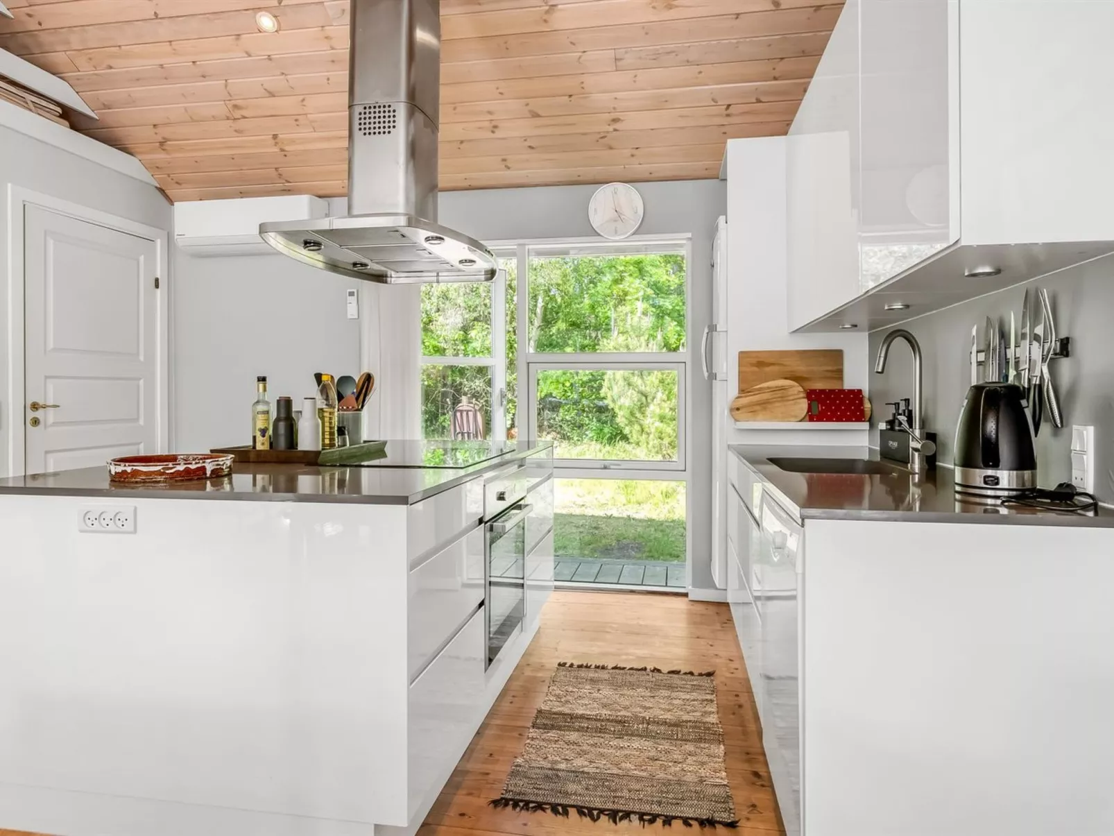 "Hellin" - 175m from the sea-Inside