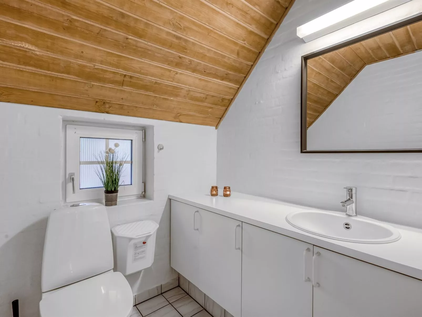 "Aagot" - 1.7km from the sea-Inside