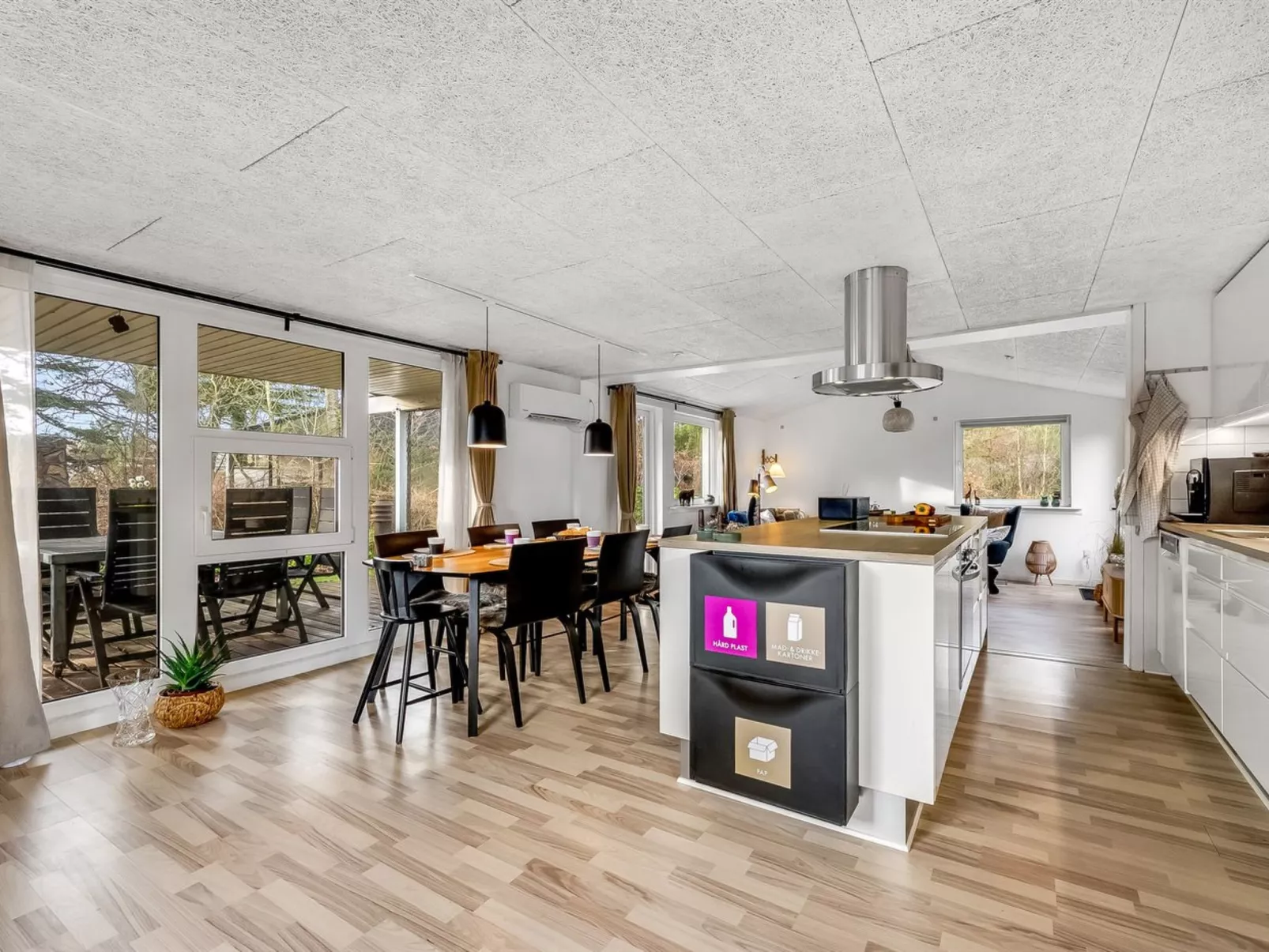 "Tiina" - 500m to the fjord-Inside