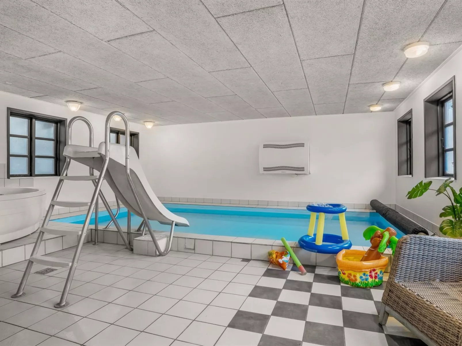 "Star" - 200m to the fjord-Outside