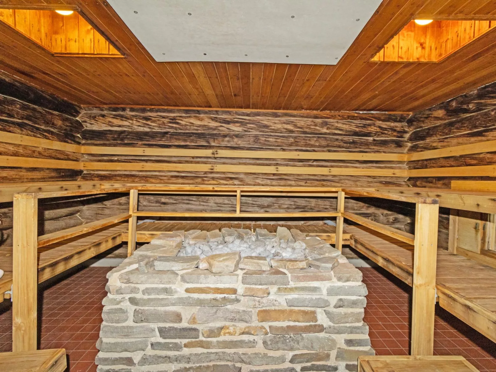 Metsä-luosto-Drinnen