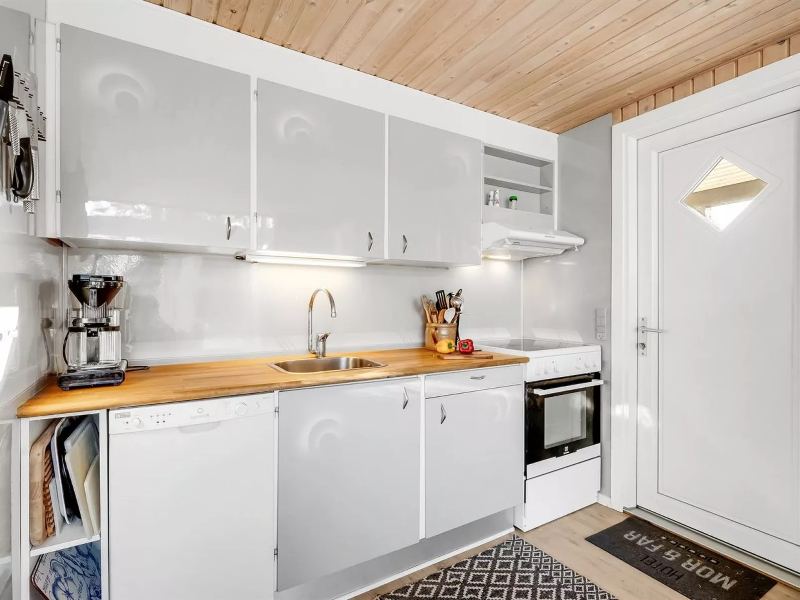 "Elsabet" - 700m to the fjord-Drinnen