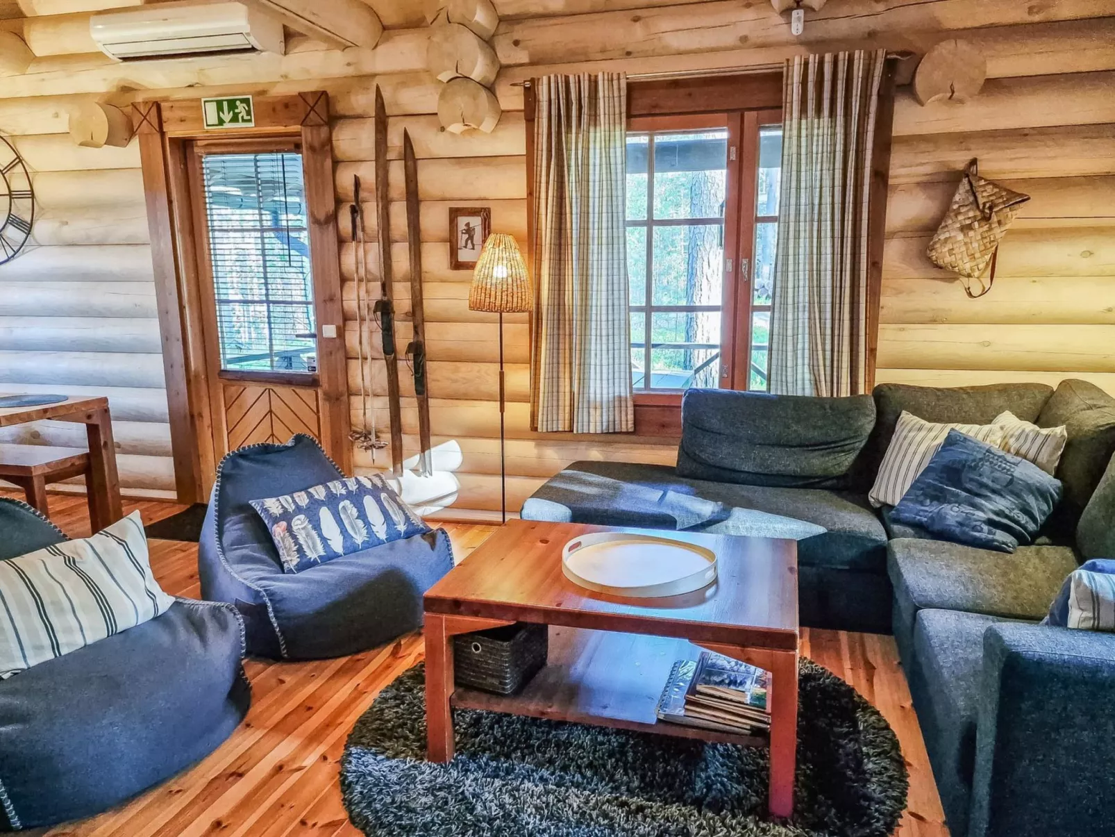 Pyöröpirtti-Inside