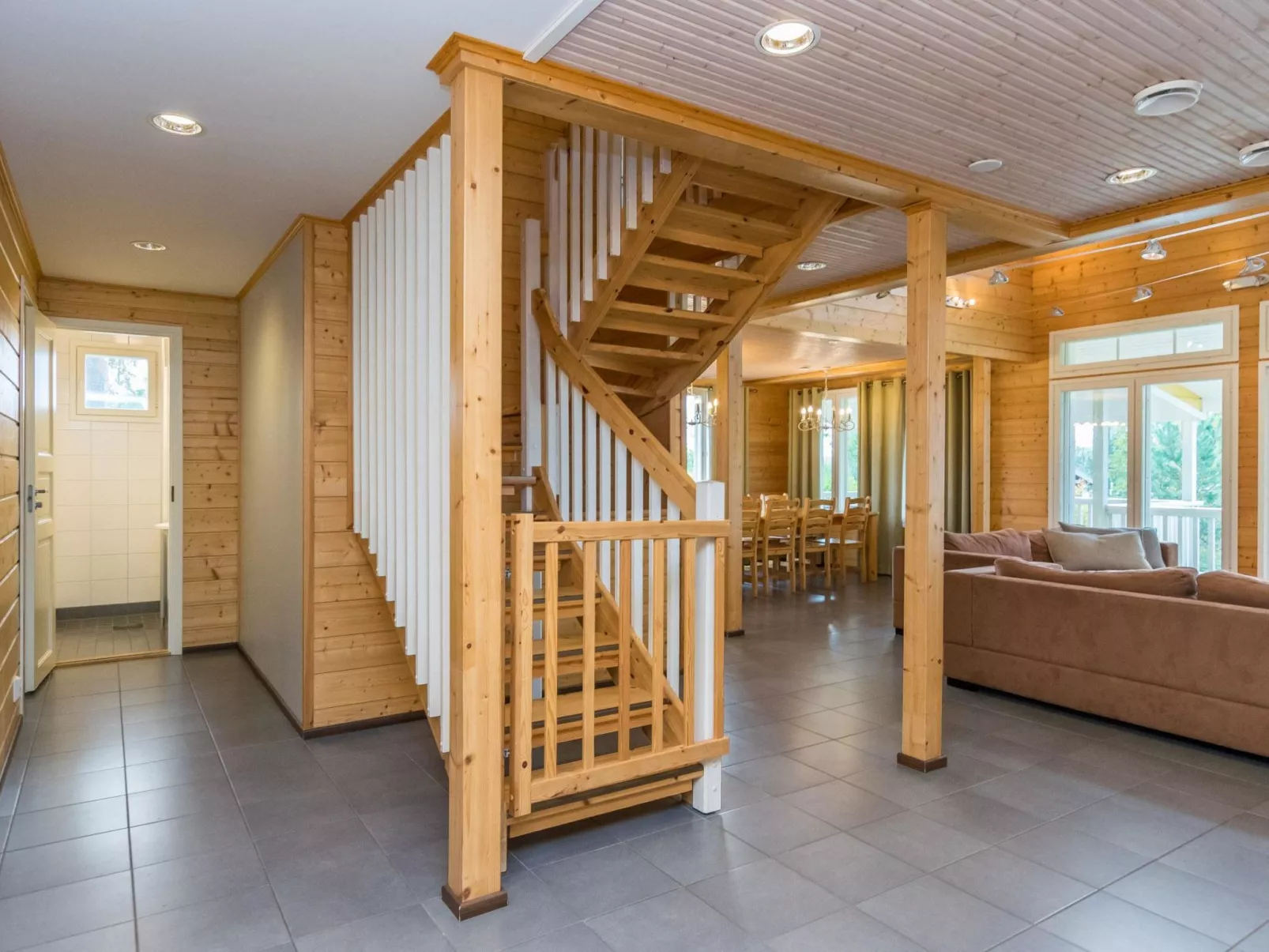 Kartanohuvila-Inside