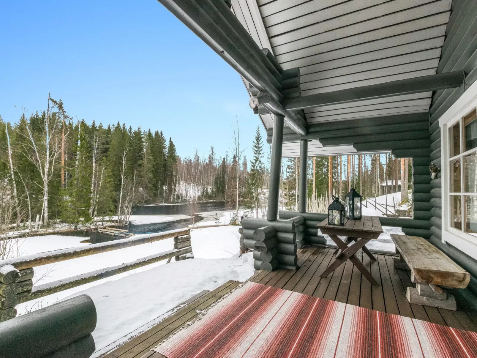 Juurakkopirtti-Drinnen