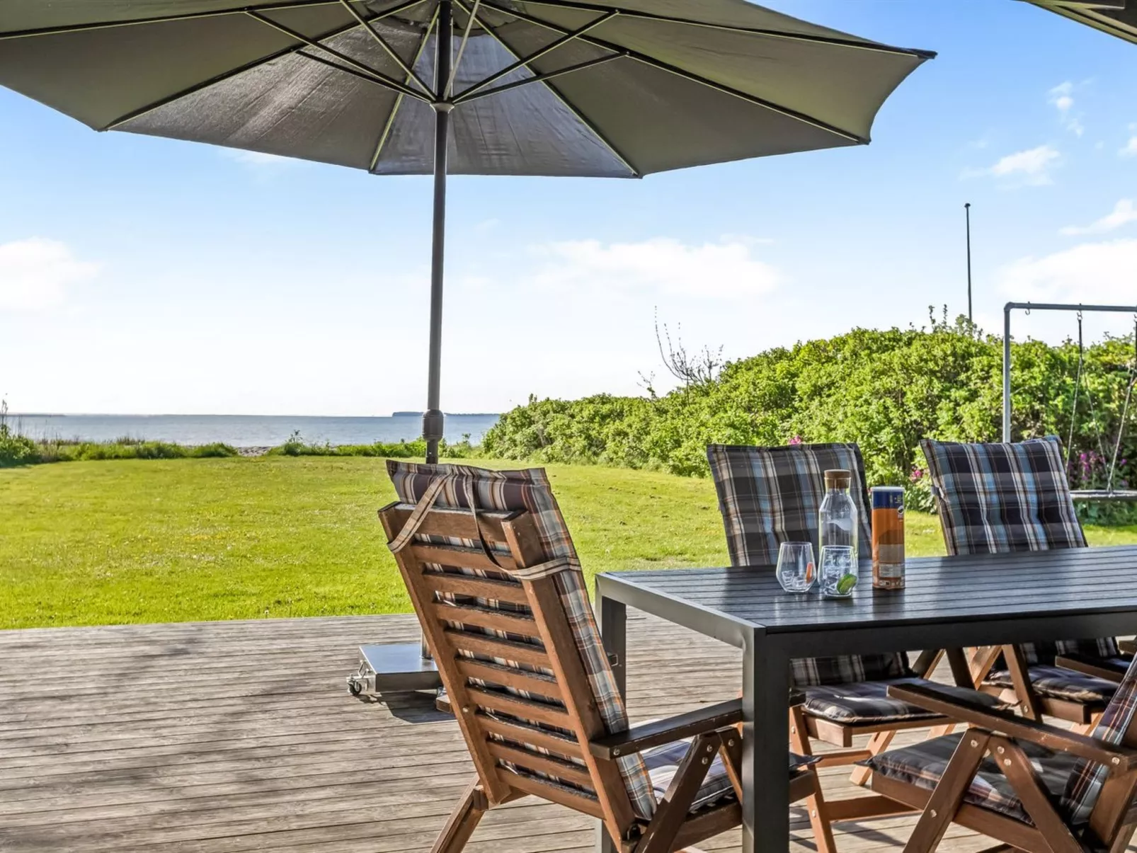 "Ørn" - 5m from the sea-Outside