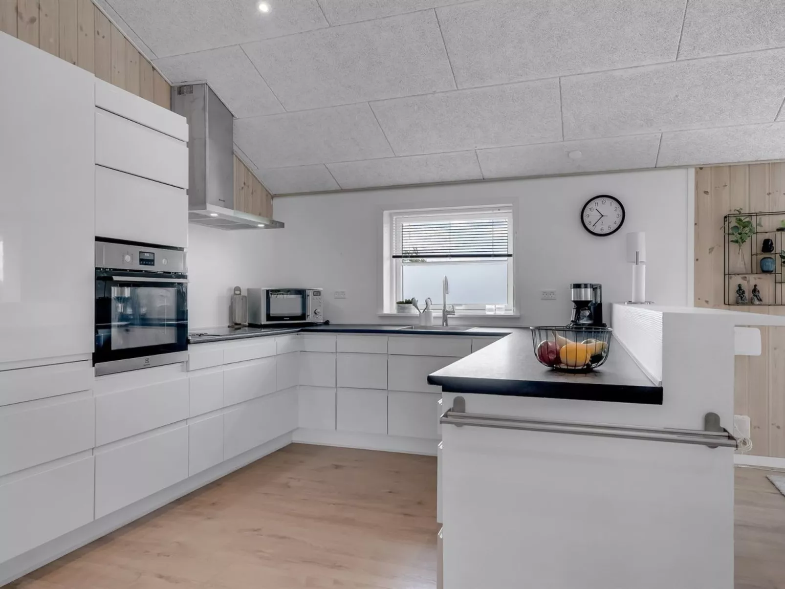 "Ebertine" - 740m to the fjord-Inside