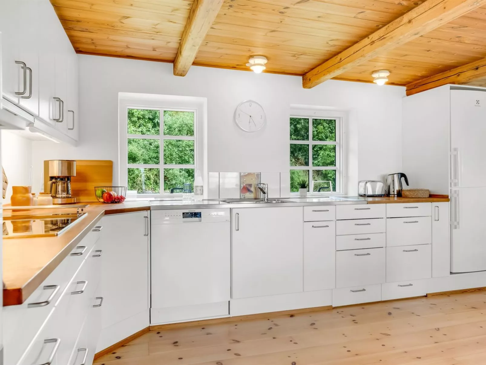 "Åsta" - 400m to the fjord-Inside