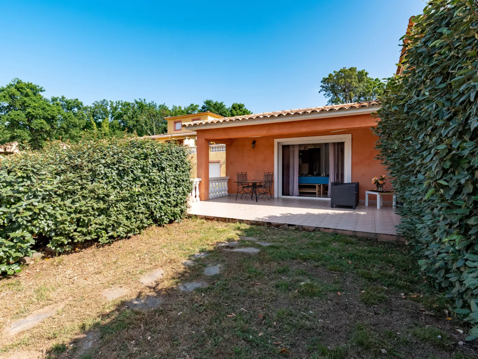 Gelormini-Outside