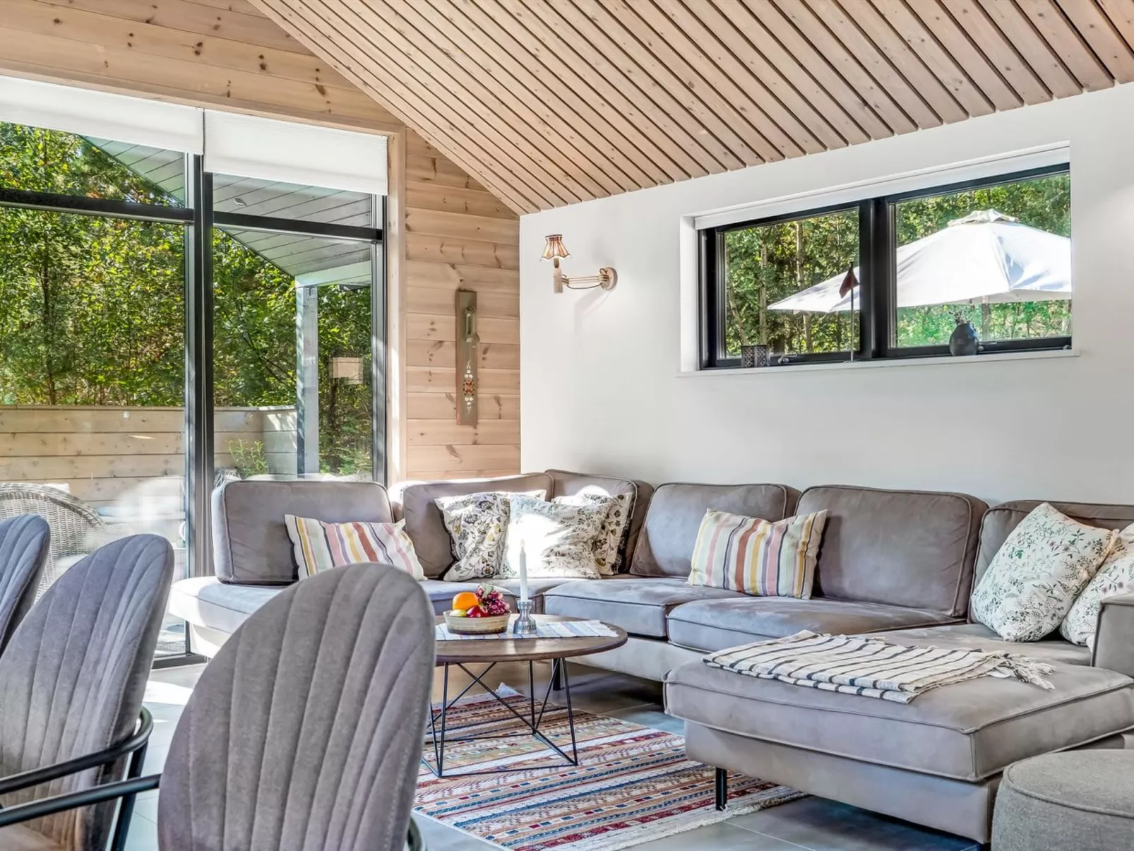 "Arbnora" -  from the sea-Dedans