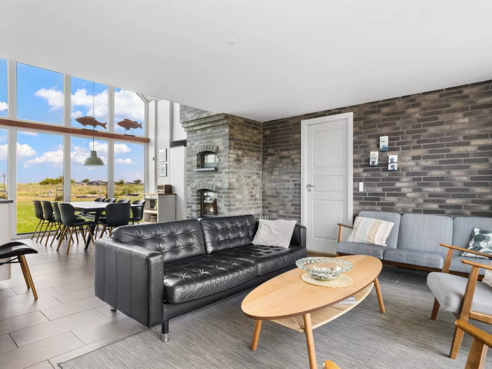 "Ung" - 460m from the sea-Inside