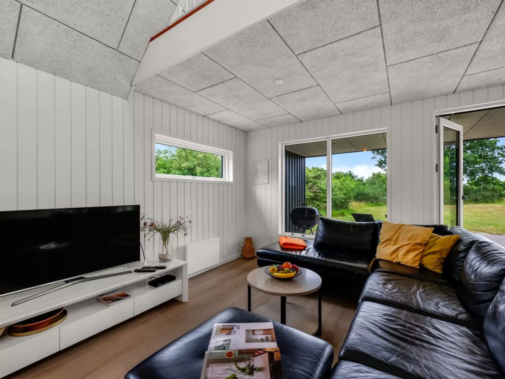 "Gadde" - 100m to the fjord-Inside