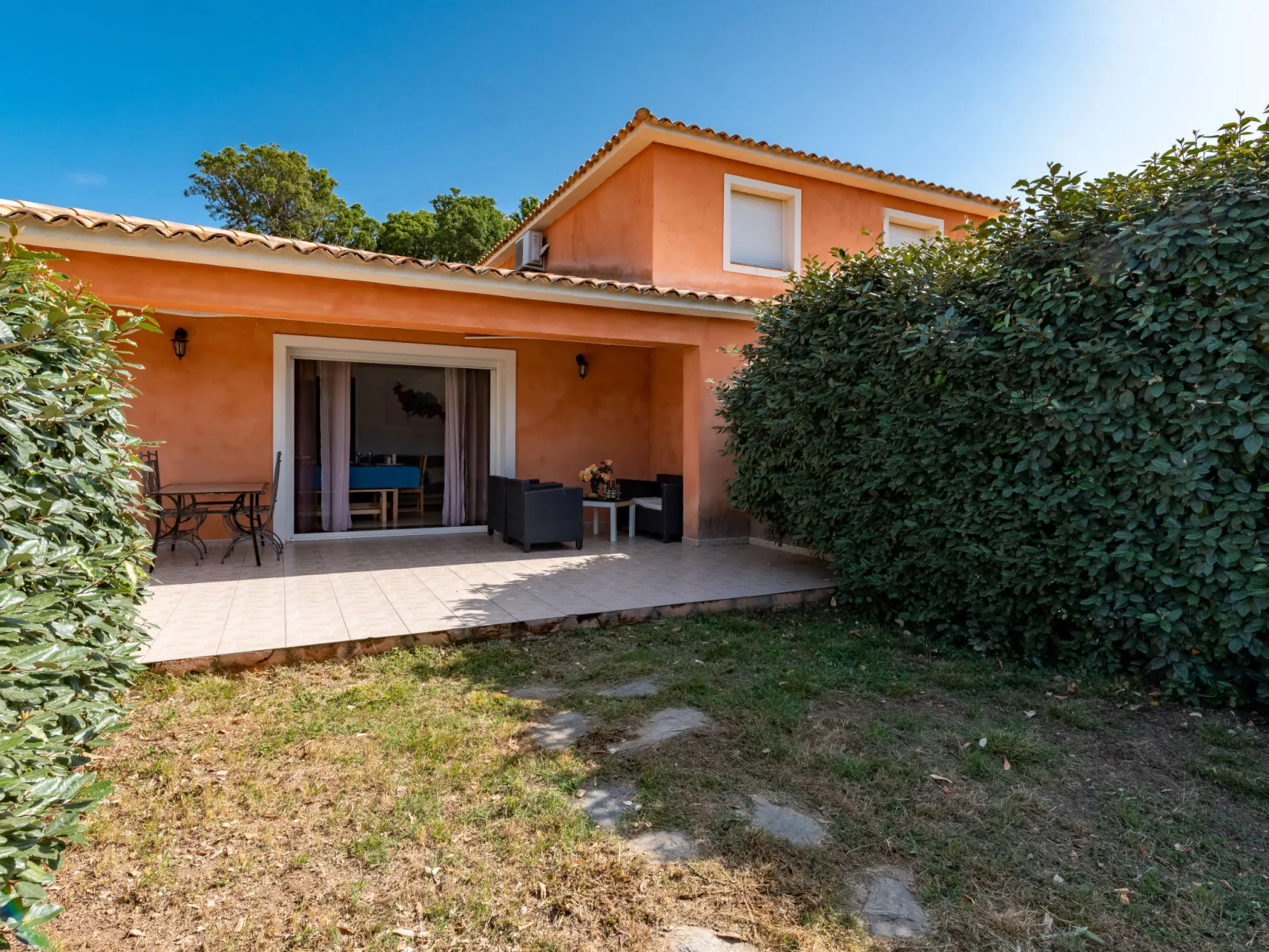 Gelormini-Outside