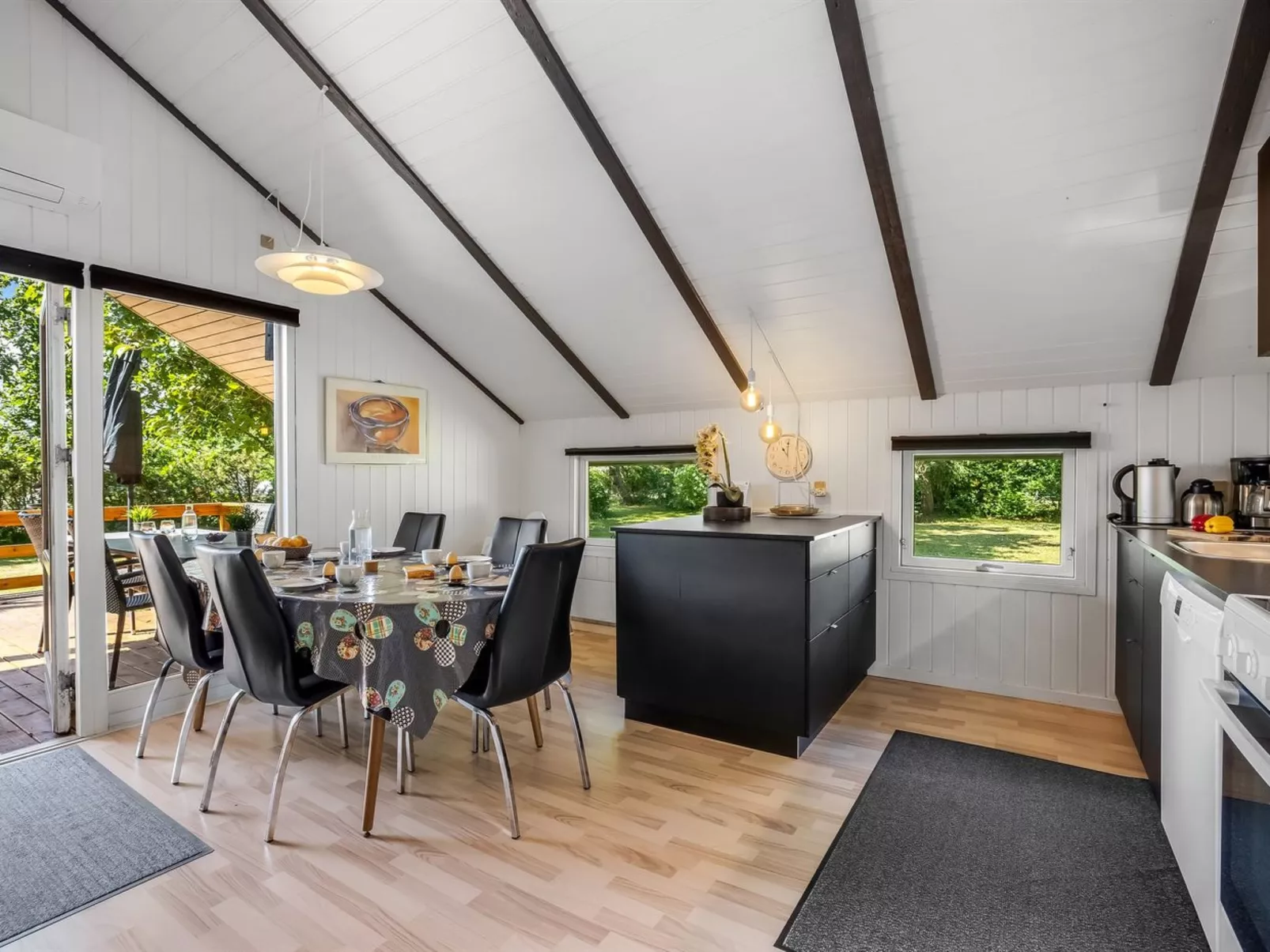 "Yarla" - 500m to the fjord-Inside