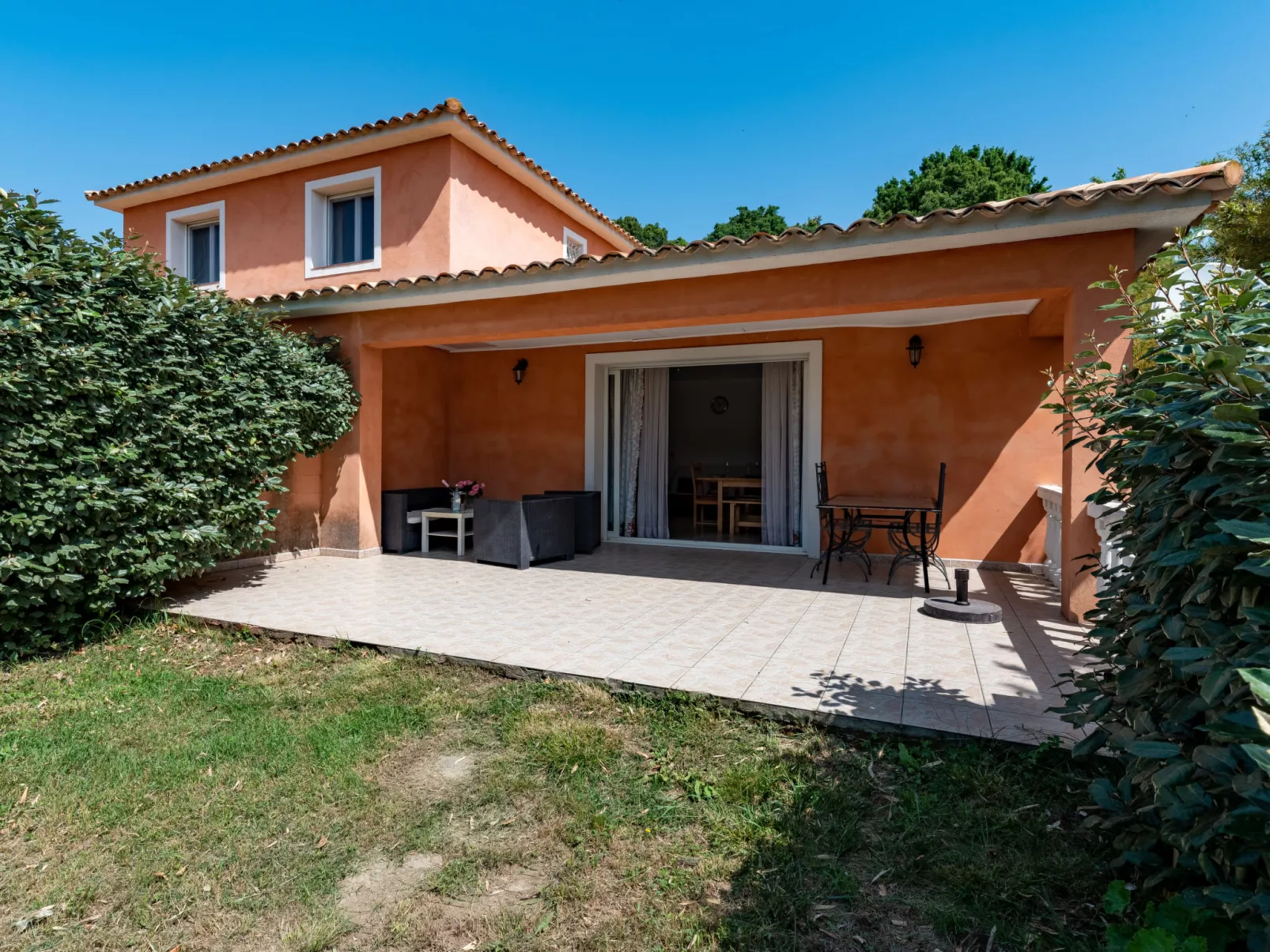 Gelormini-Outside