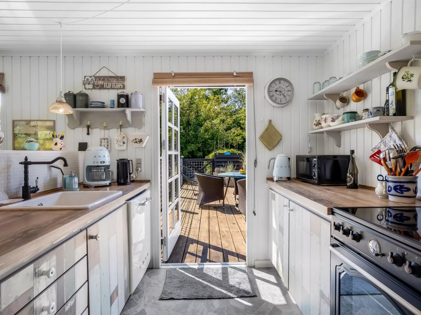 "Voitto" - 1km to the fjord-Drinnen