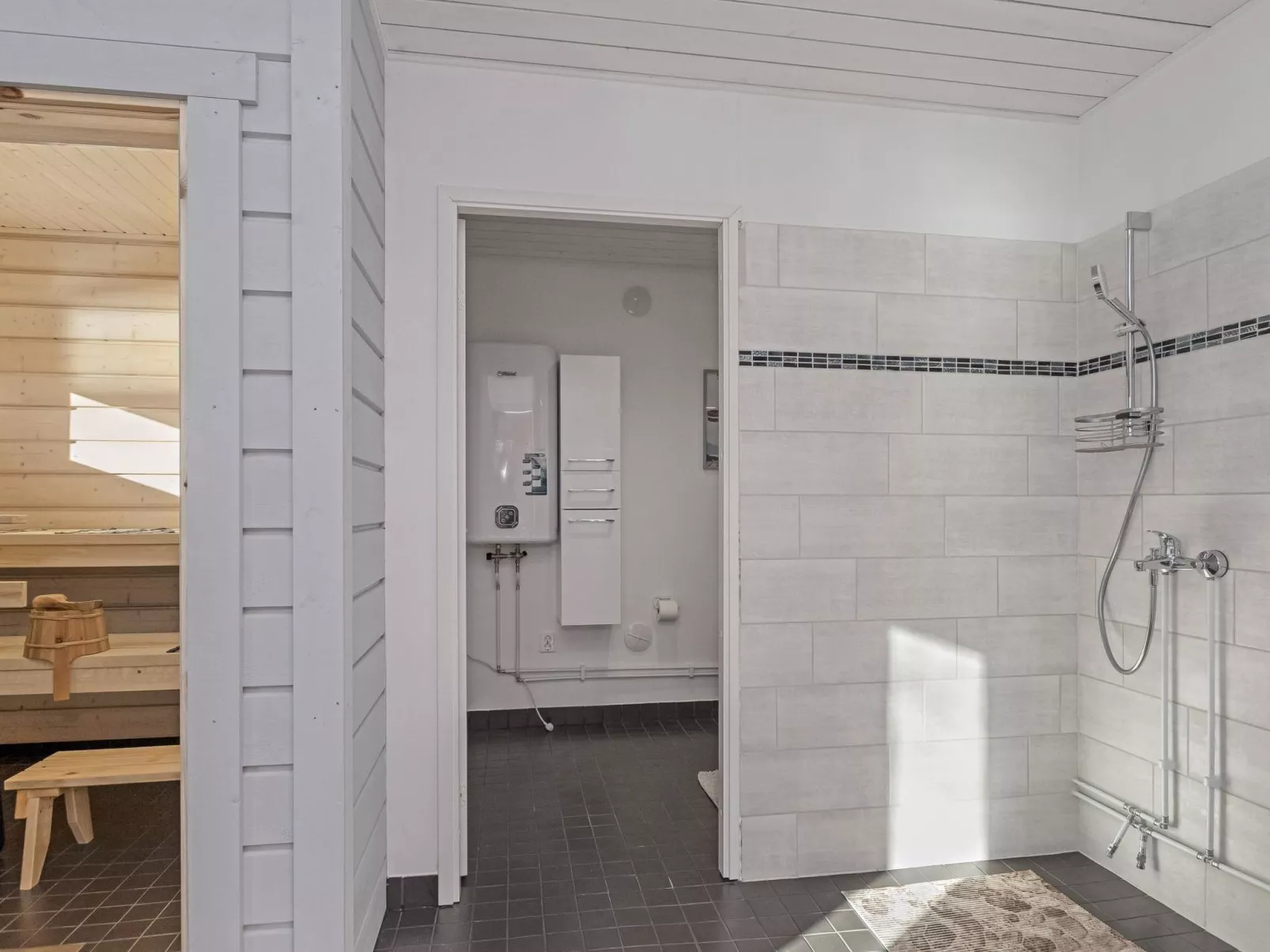 Järven idylli-Inside