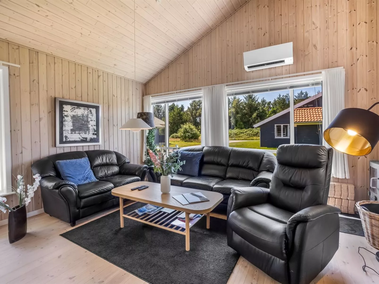 "Ernesta" -  from the sea-Inside