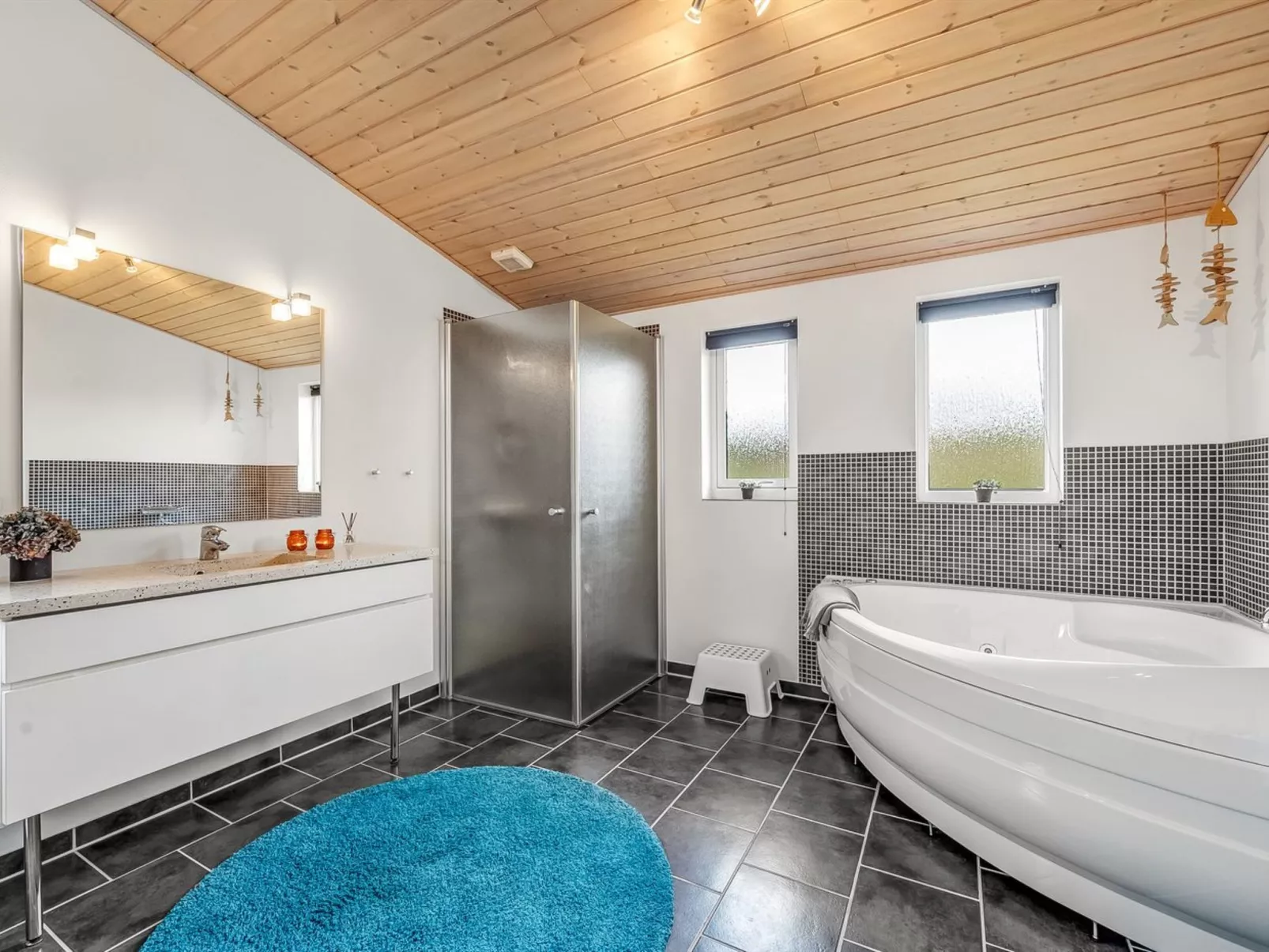 "Anelise" - 800m to the fjord-Drinnen