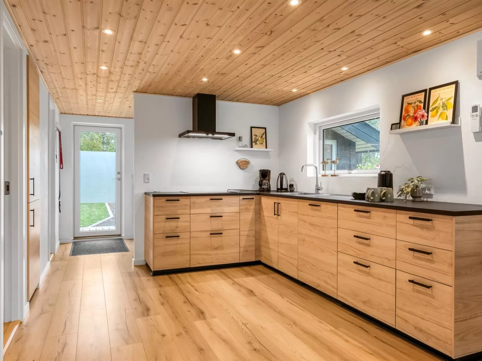 "Silvia" -  from the sea-Drinnen