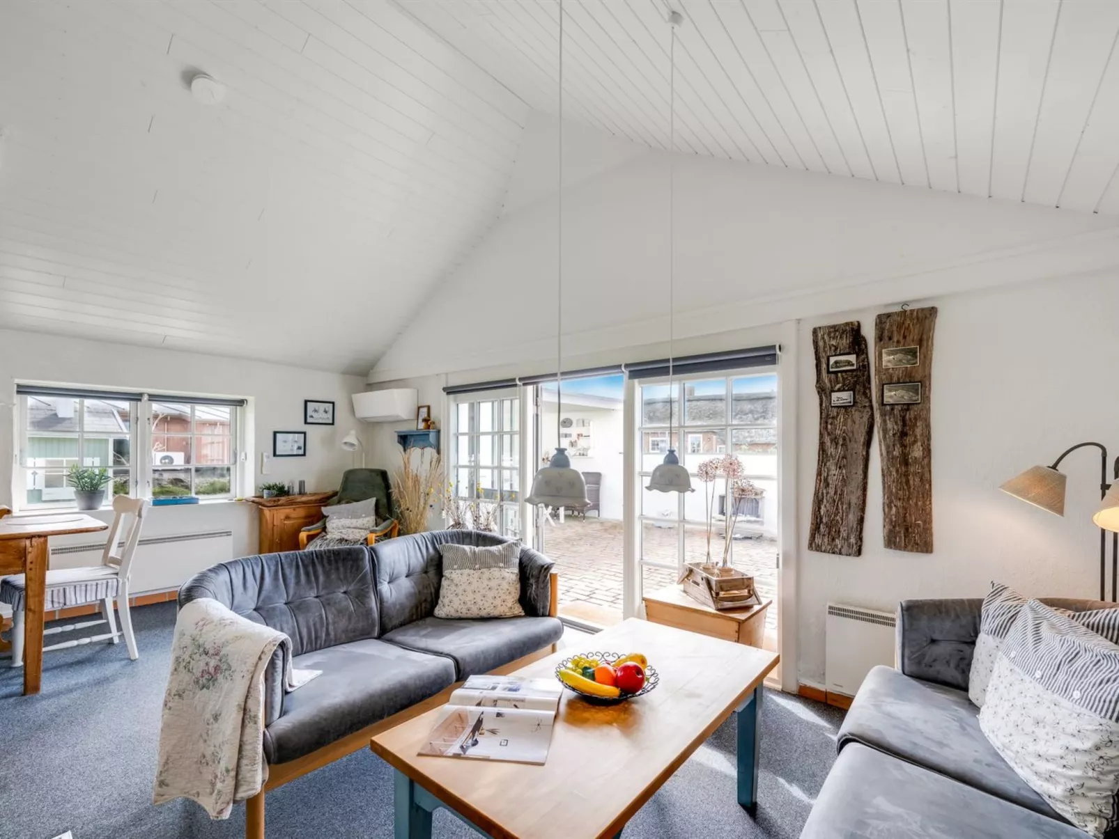 "Reinhard" -  from the sea-Drinnen