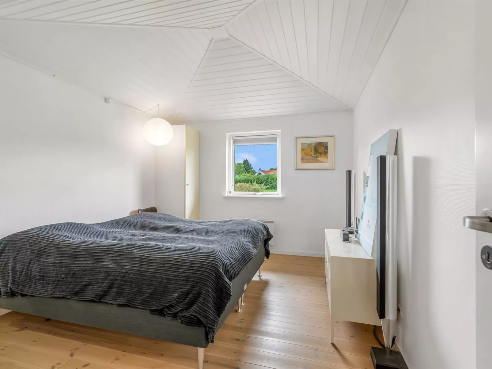 "Glenda" - 2.1km from the sea-Inside